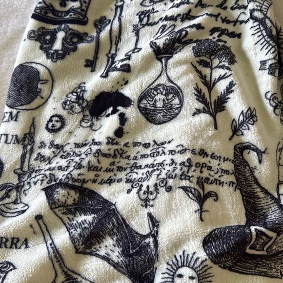 RACHEL Rachel Roy Halloween THE Alchemy Oversized Plush Throw Blanket Halloween - Picture 13 of 15